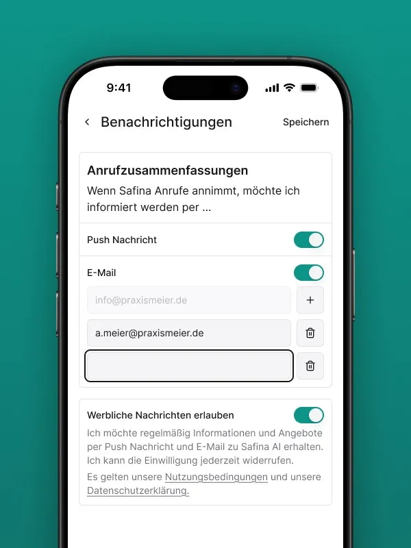 Screenshot der Safina AI App Benachrichtigungseinstellungen. Ansicht zeigt aktivierte Push-Nachrichten und E-Mail-Benachrichtigungen für Anrufzusammenfassungen, mit mehreren E-Mail-Adressen eingetragen (z.B. info@praxismeier.de, a.meier@praxismeier.de). Auch Option für werbliche Nachrichten sichtbar. Demonstriert flexible Benachrichtigungsoptionen von Safina AI.